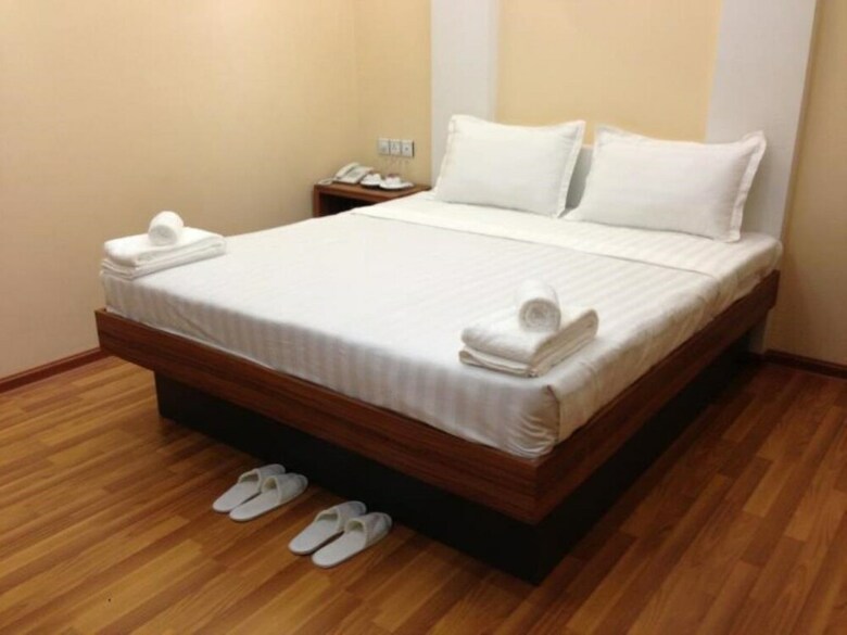 Golden Silk Road Hotel
