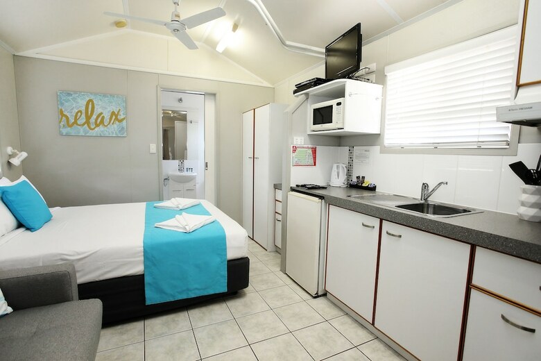 Cabana Big4 Rowes Bay Beachfront Holiday Park