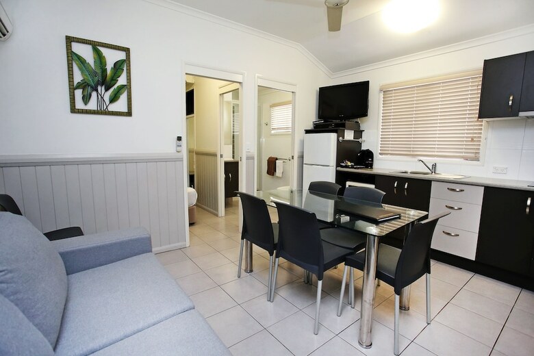 Cabana Big4 Rowes Bay Beachfront Holiday Park