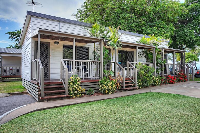 Cabana Big4 Rowes Bay Beachfront Holiday Park