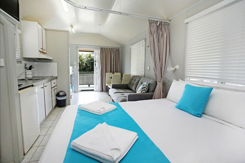 Cabana Big4 Rowes Bay Beachfront Holiday Park