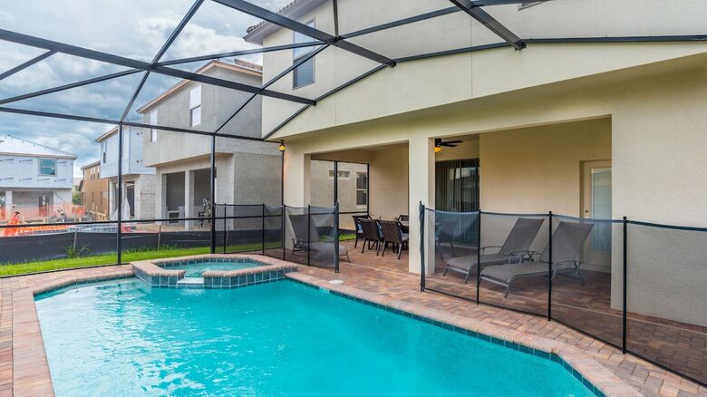 Windsor At Westside Resort By Global Resort Homes