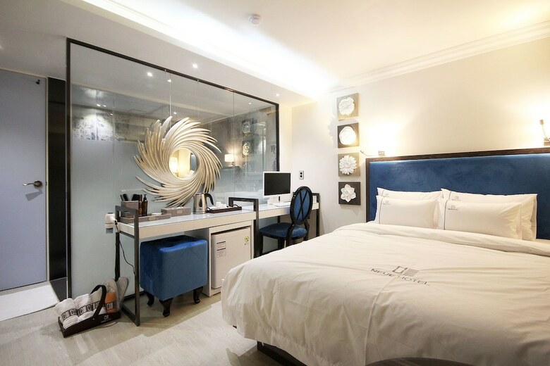 Neue Hotel