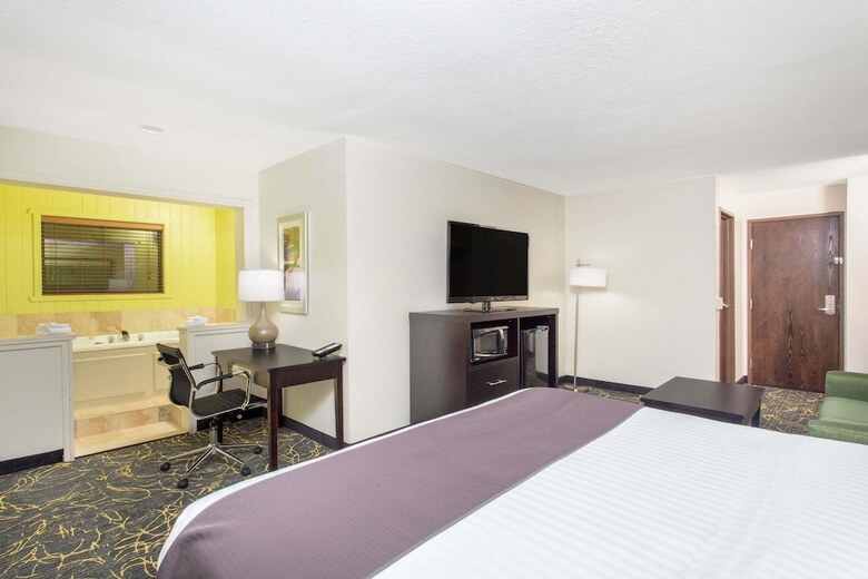 Hotel Americinn By Wyndham Delafield