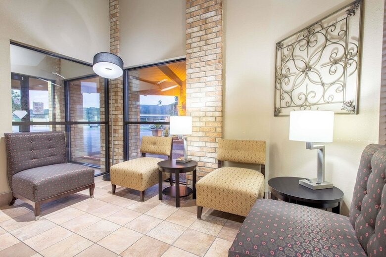 Hotel Americinn By Wyndham Delafield