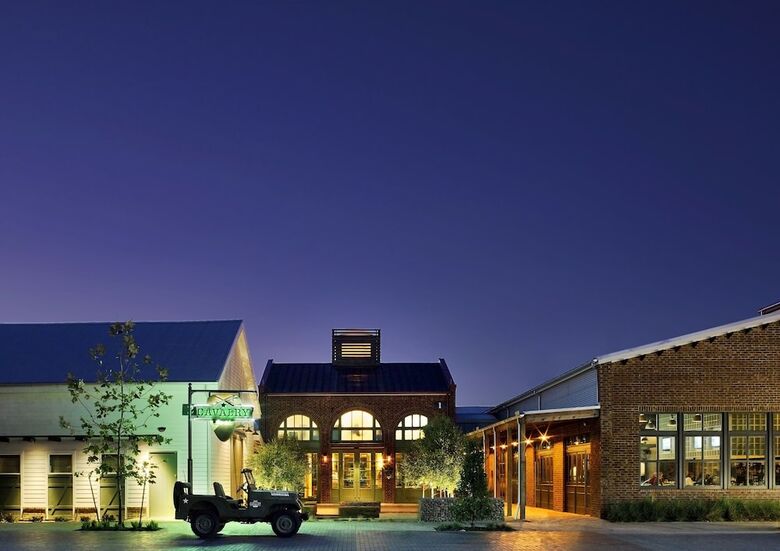 Cavalry Court, By Valencia Hotel Group