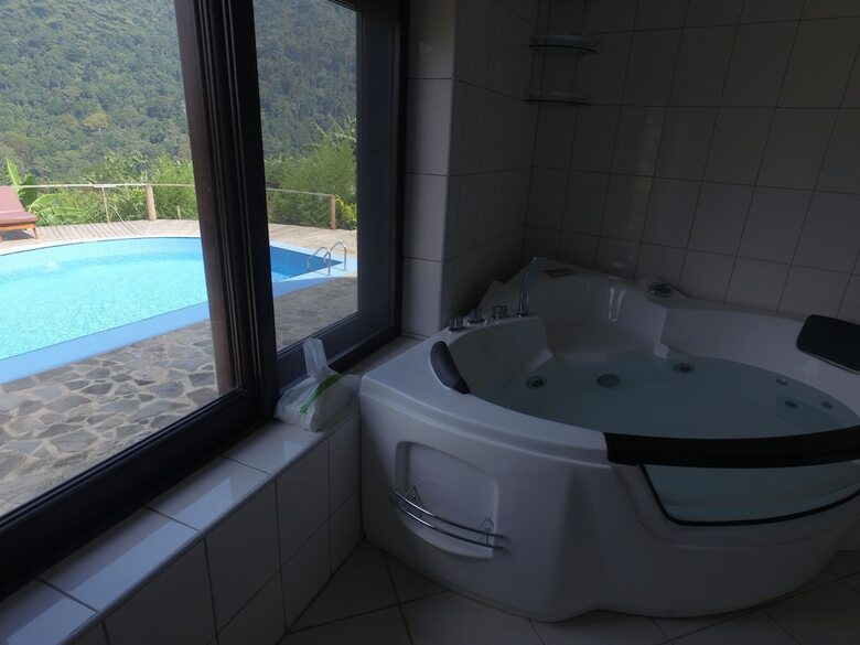 Hotel Trackers Safari Lodge Bwindi