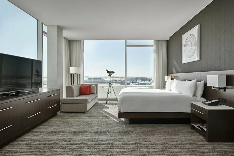 Calgary Airport Marriott In-terminal Hotel