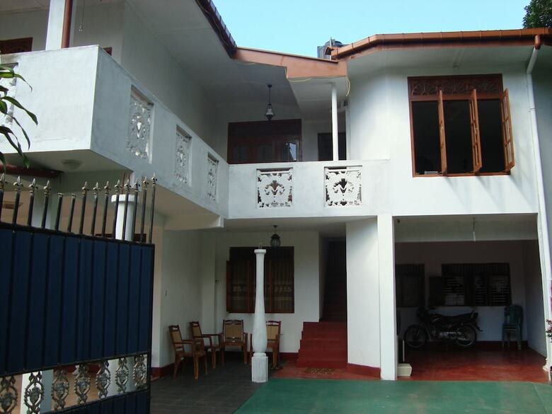 Hotel White Villa