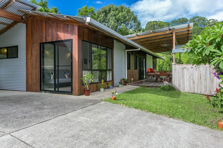 Mango Tree Cottage And Fig Tree Retro Studio