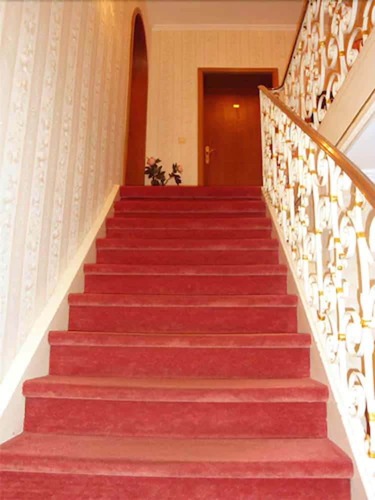 Hocher Hotel & Caf�