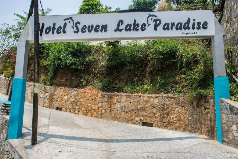 Hotel Seven Lake Paradise