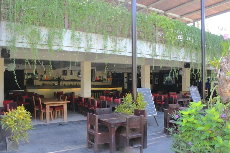 Hotel Airy Kuta Bakung Sari Bali