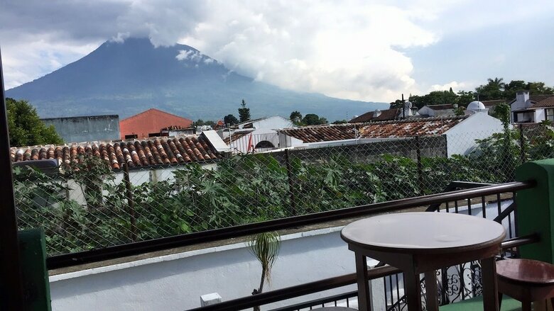Hostal Feathers Hotel And Lounge