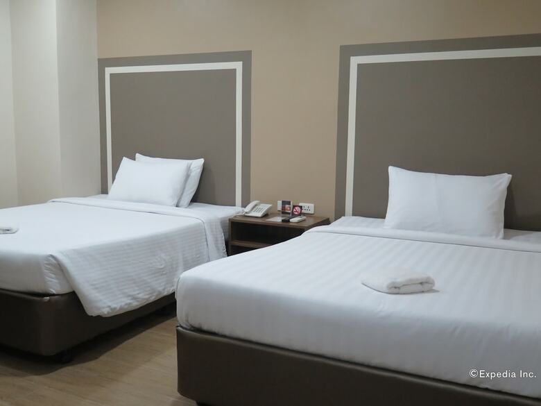 S Hotel And Residences