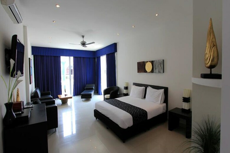 Hotel East Suites
