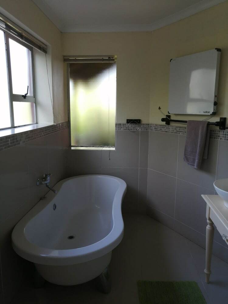 Hotel Ibis Place Guest House
