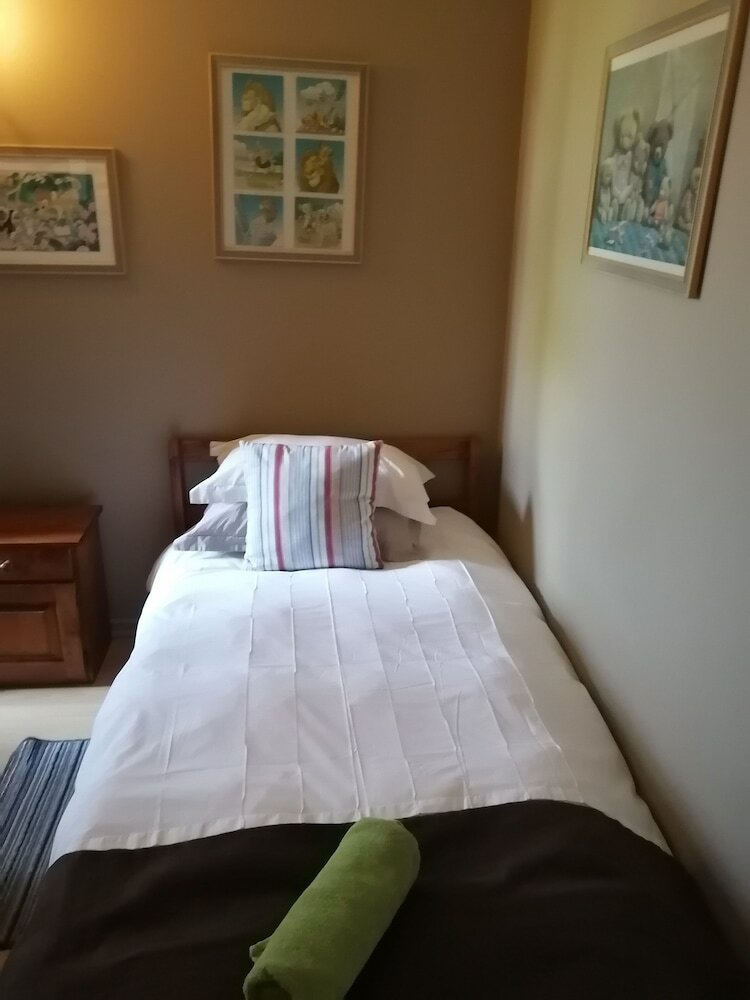 Hotel Ibis Place Guest House
