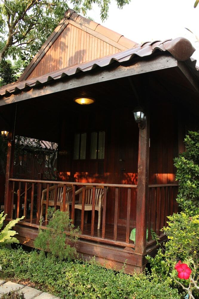 Hotel Baansuanlynjee Maeklong Resort