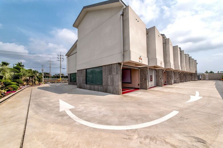 Jk Drive In Hotel