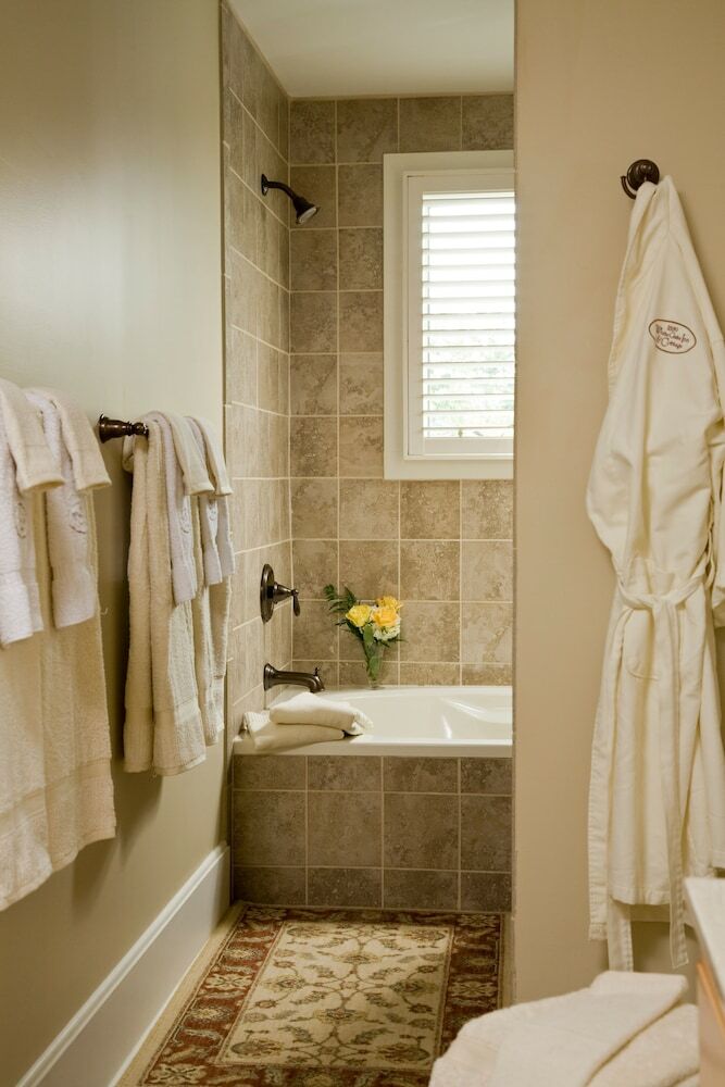 Bed & Breakfast 1889 Whitegate Inn & Cottage