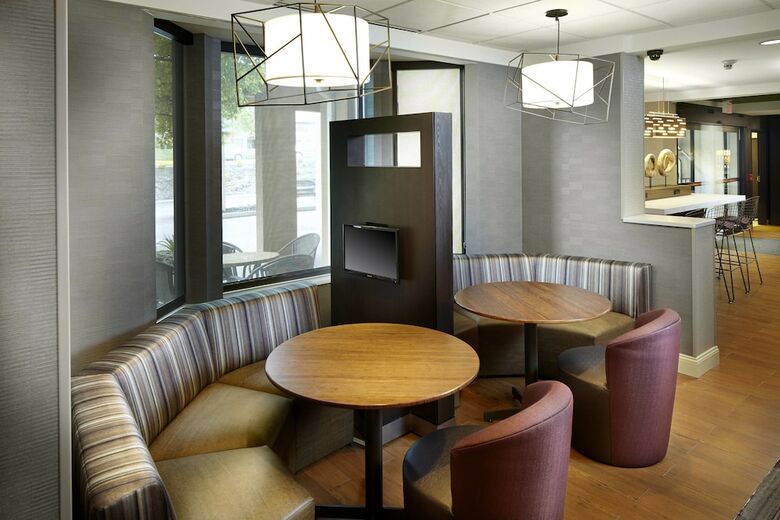Hotel Courtyard By Marriott State College