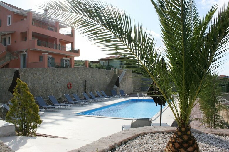 Lagoon View Apartments -adults Only