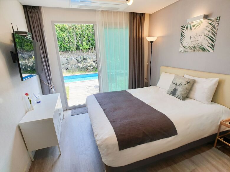 Pool & Villa Sorang
