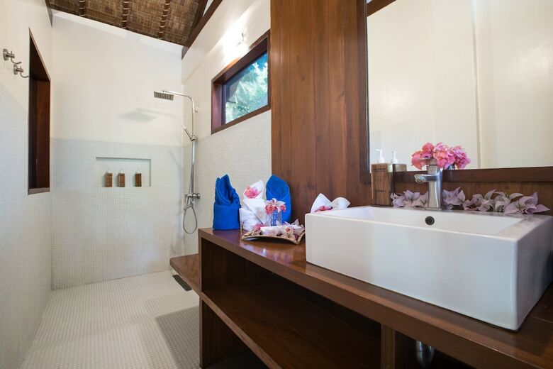 Bed & Breakfast Last Frontier Beach Resort - Adults Only