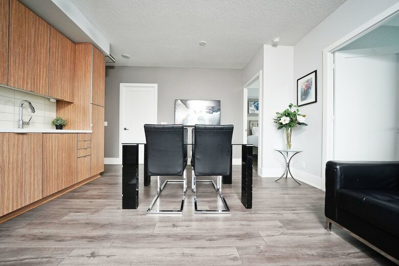 Grand Royal Condos - Cn Tower
