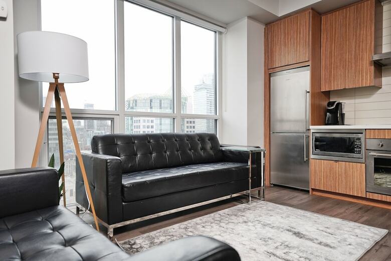 Grand Royal Condos - Cn Tower
