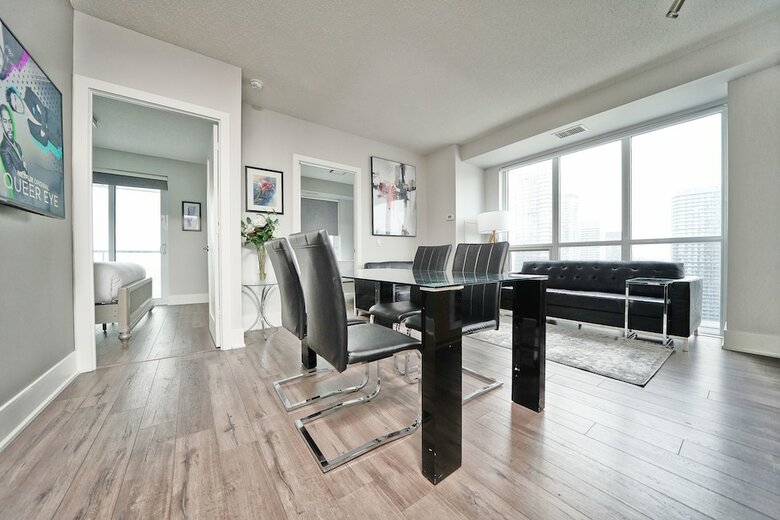 Grand Royal Condos - Cn Tower