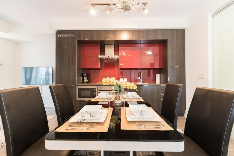 Grand Royal Condos - Cn Tower
