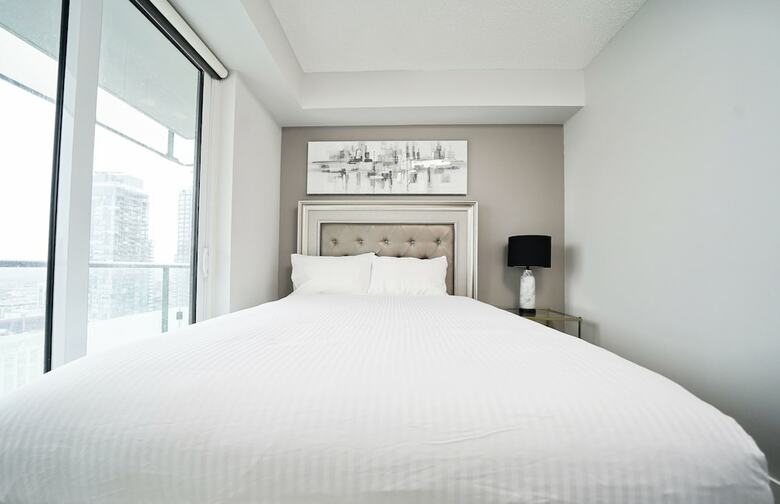 Grand Royal Condos - Cn Tower