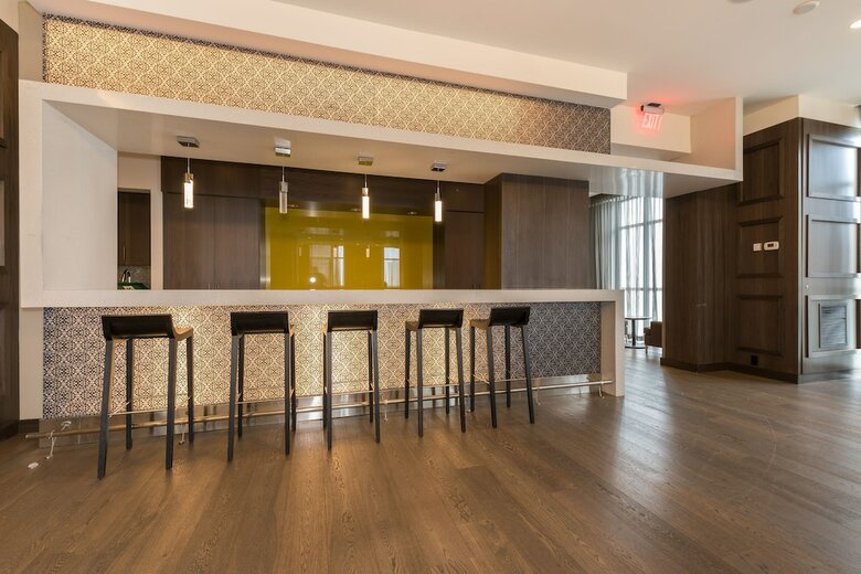 Grand Royal Condos - Cn Tower