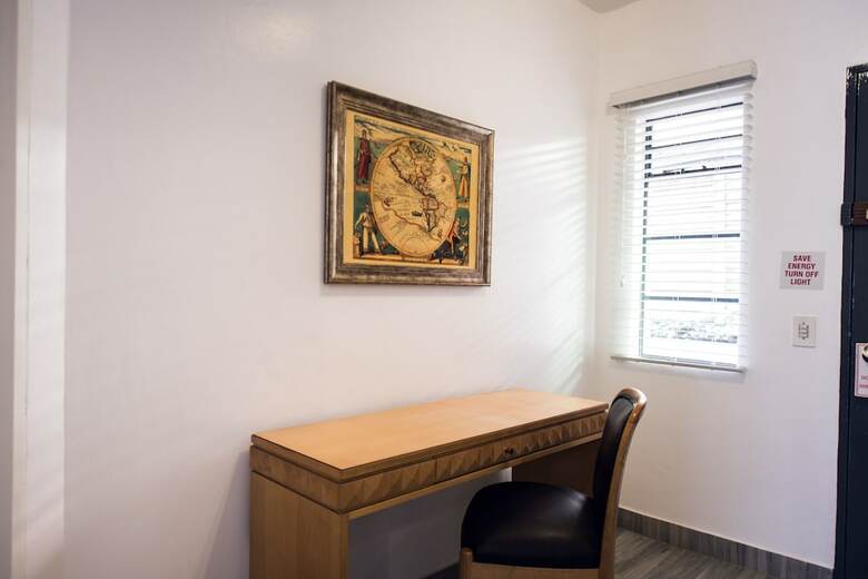 Aparthotel Airport Inn Executive Suites