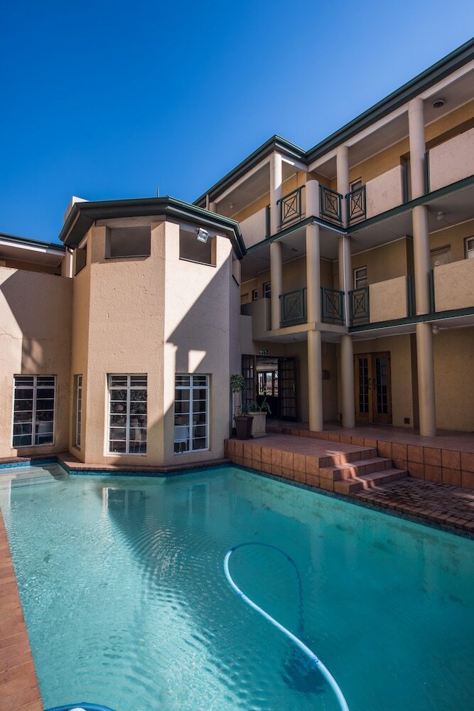 Aparthotel Airport Inn Executive Suites