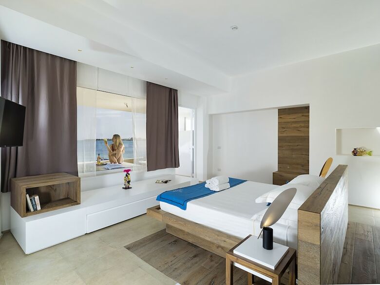 Posada White Bay Resort