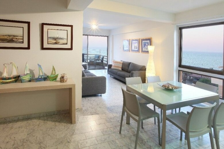 Apartamentos Mackenzie Seafront Suite