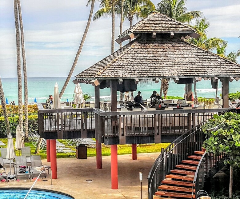 Deluxe Beach Resort - Hora Rentals