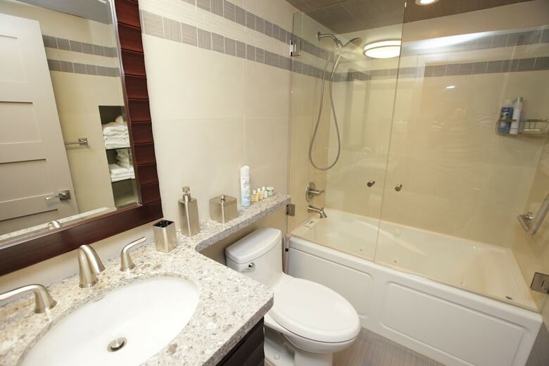 Deluxe Beach Resort - Hora Rentals