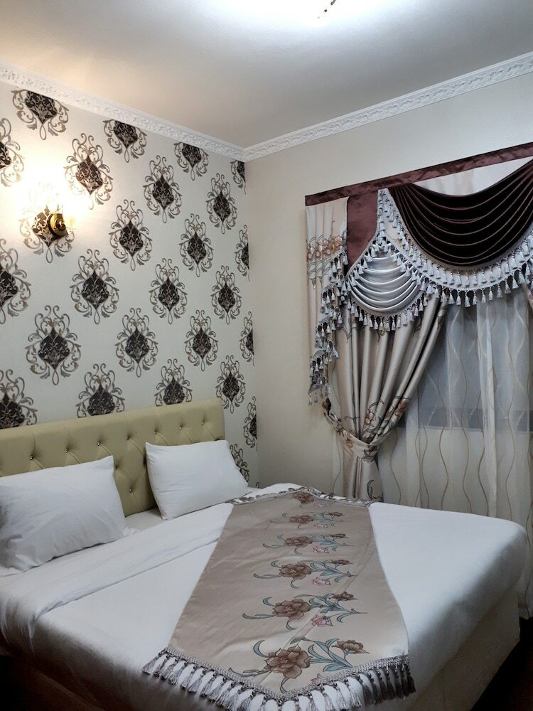 Royal Garden Hotel