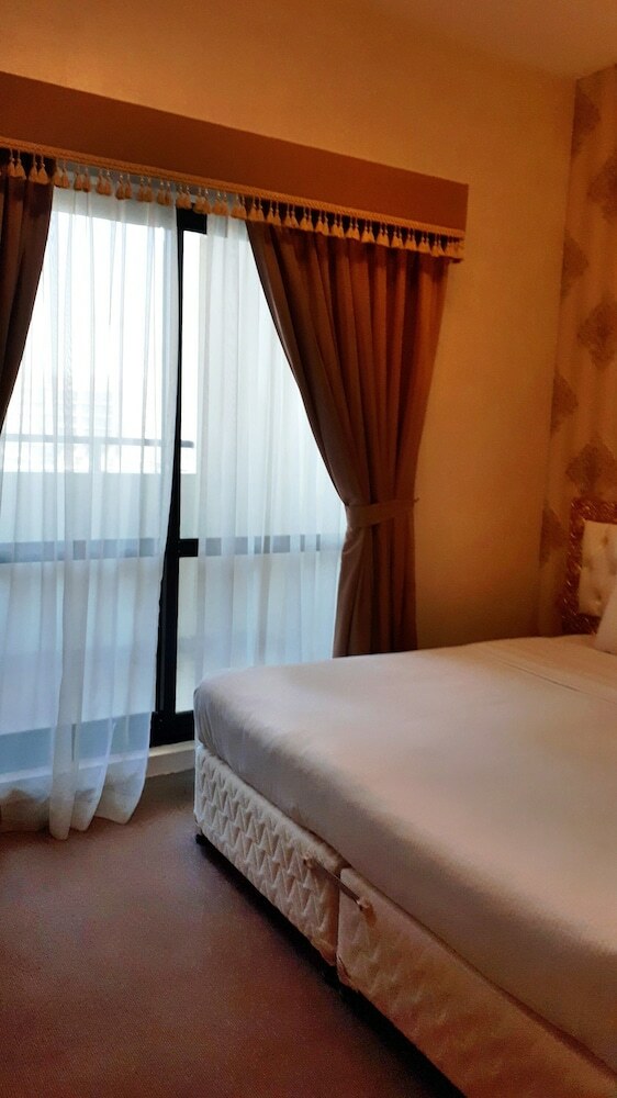 Royal Garden Hotel