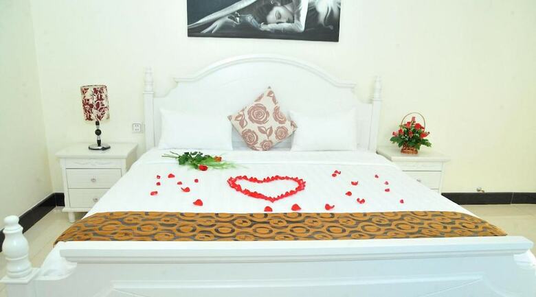 Queen Central Apartment-hotel