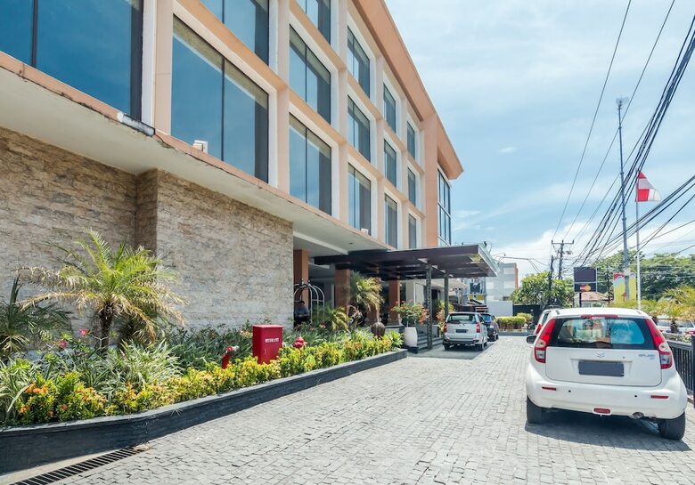 Hotel Zen Rooms Raya Kuta 3