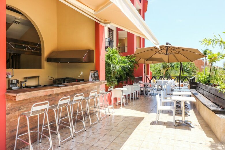 Hotel The Plaza Suites