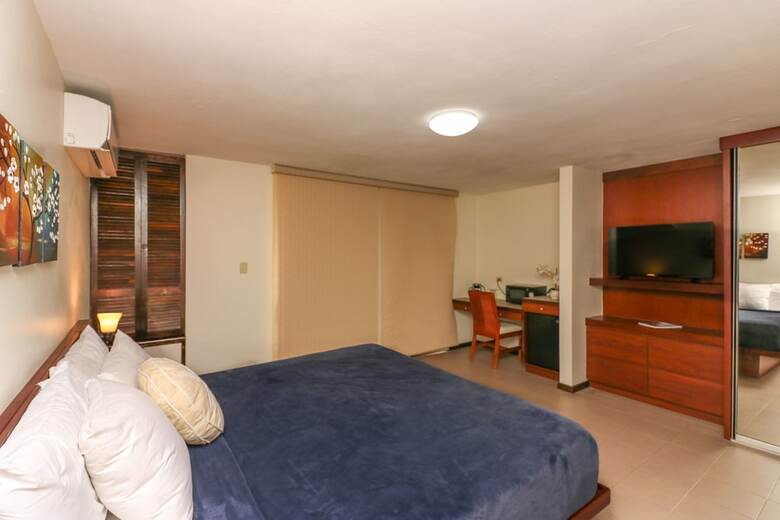 Hotel The Plaza Suites