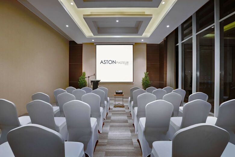 Aston Pasteur Hotel