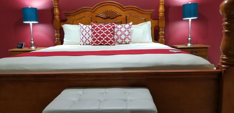 New Kingston Guest Apartment At Donhead