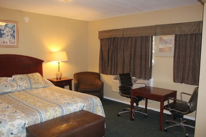 Motel Ranch House Inn And Suites